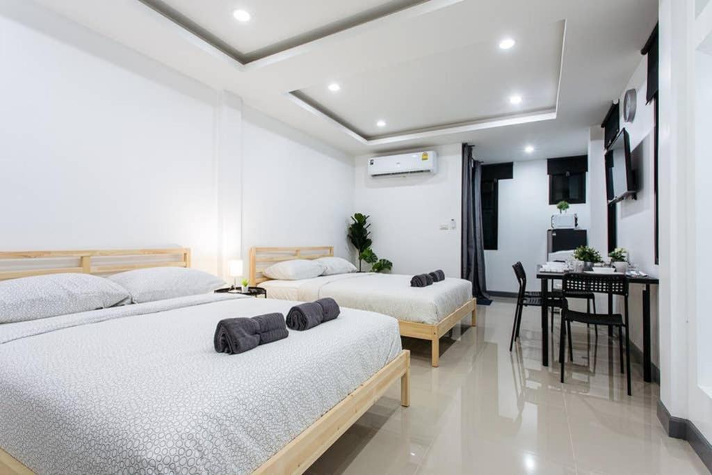 Appartamento P2 Silom Large 2Beds Full Kitchen Wifi 4-6Pax Bangkok Esterno foto